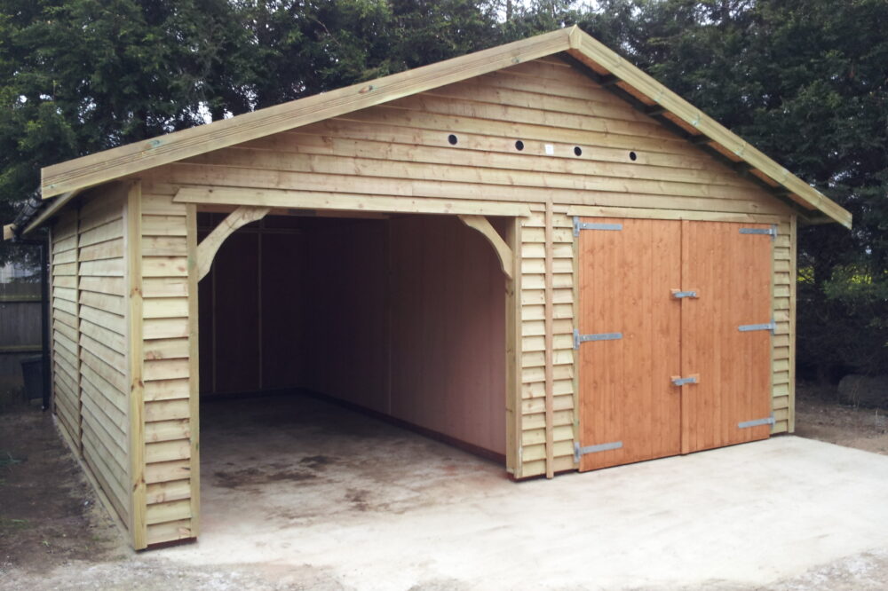 Single garage with a cart lodge