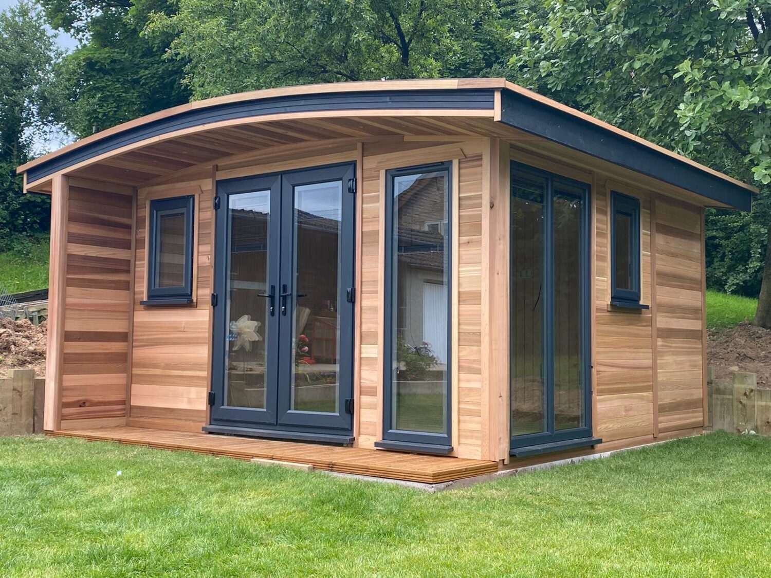 Curved Garden Room 15