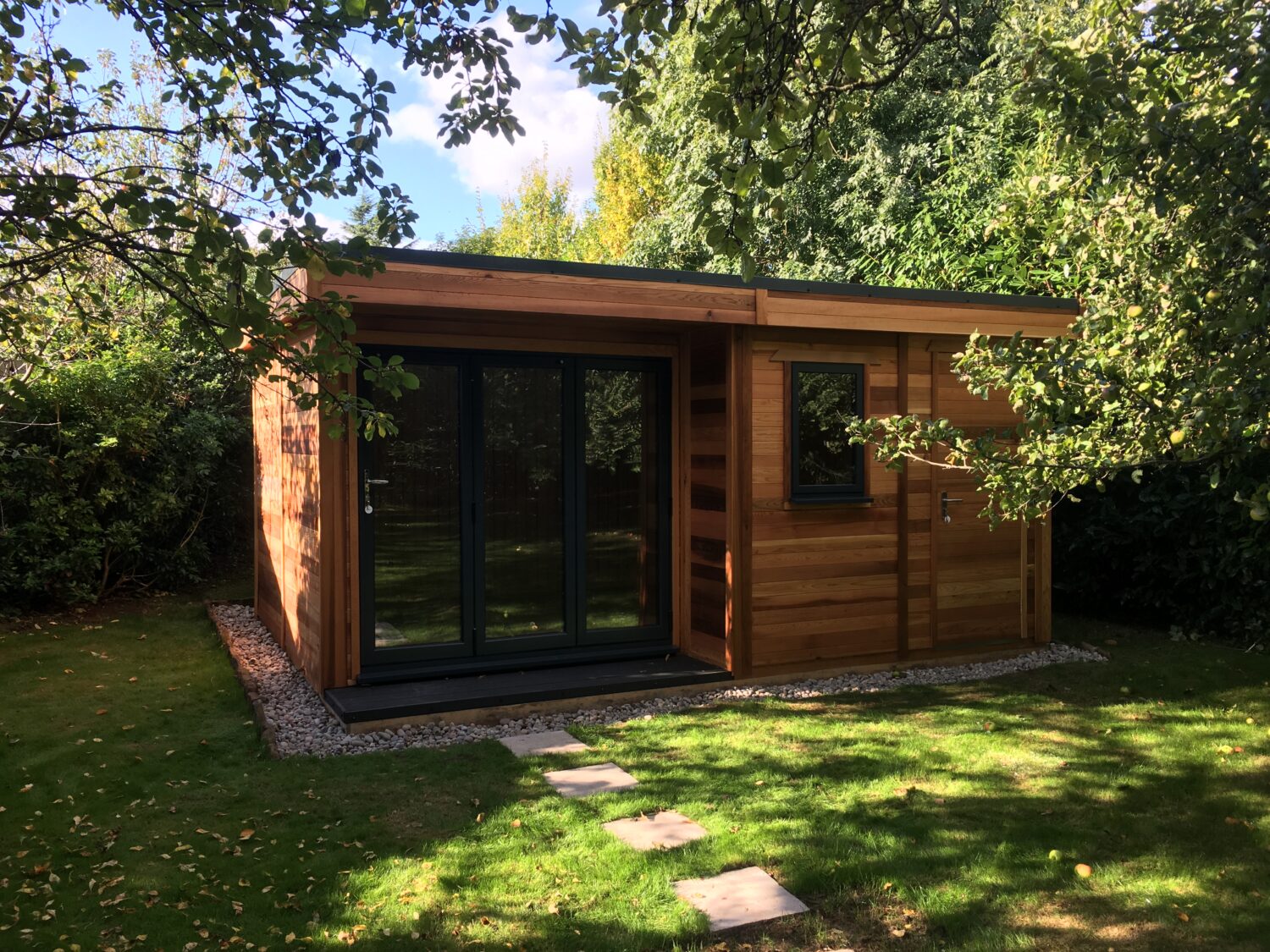 Modern Garden Office by Warwick Buildings