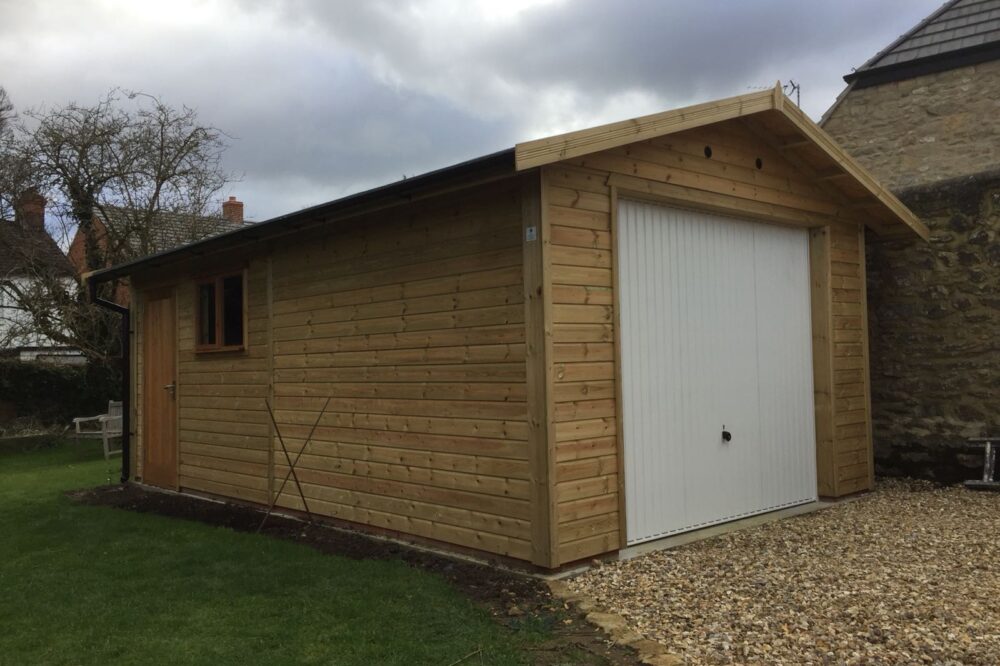 wooden garage by www.warwickbuildings.co.uk