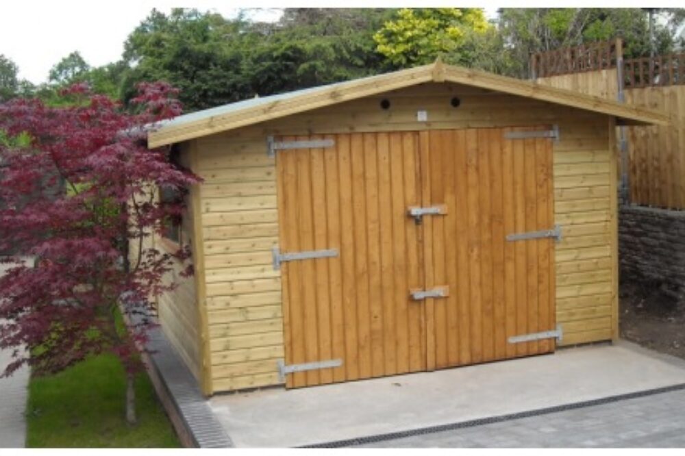 wooden garage by www.warwickbuildings.co.uk