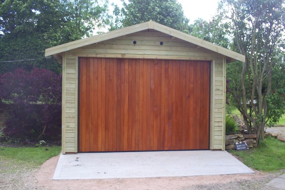 wooden garage by www.warwickbuildings.co.uk