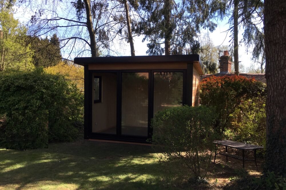 small garden office pod by www.warwickbuildings.co.uk