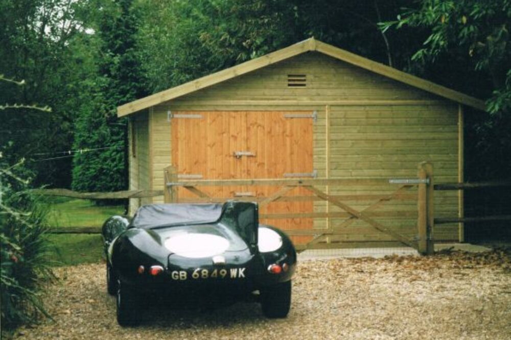 wooden garage by www.warwickbuildings.co.uk