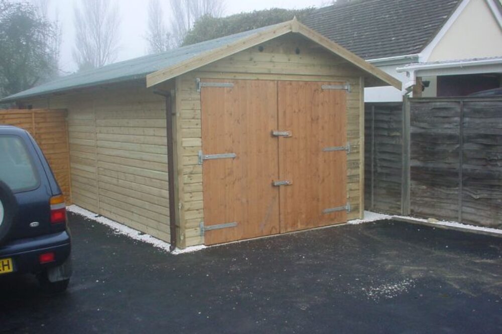wooden garage by www.warwickbuildings.co.uk