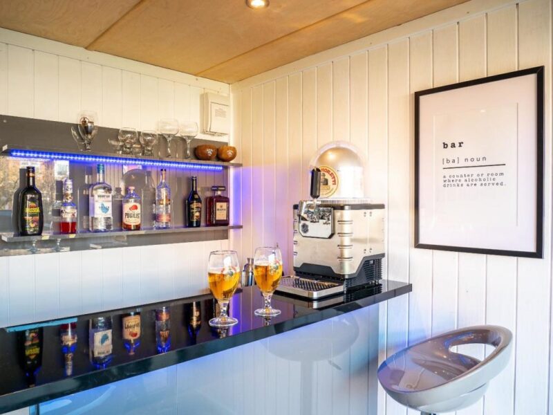 kinross_road4 bar with drinks built in a garden room building