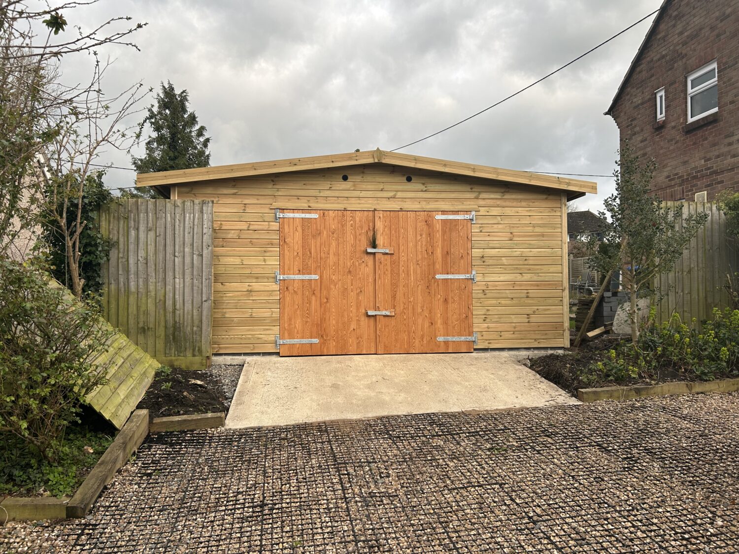 Large single garage without planning permission