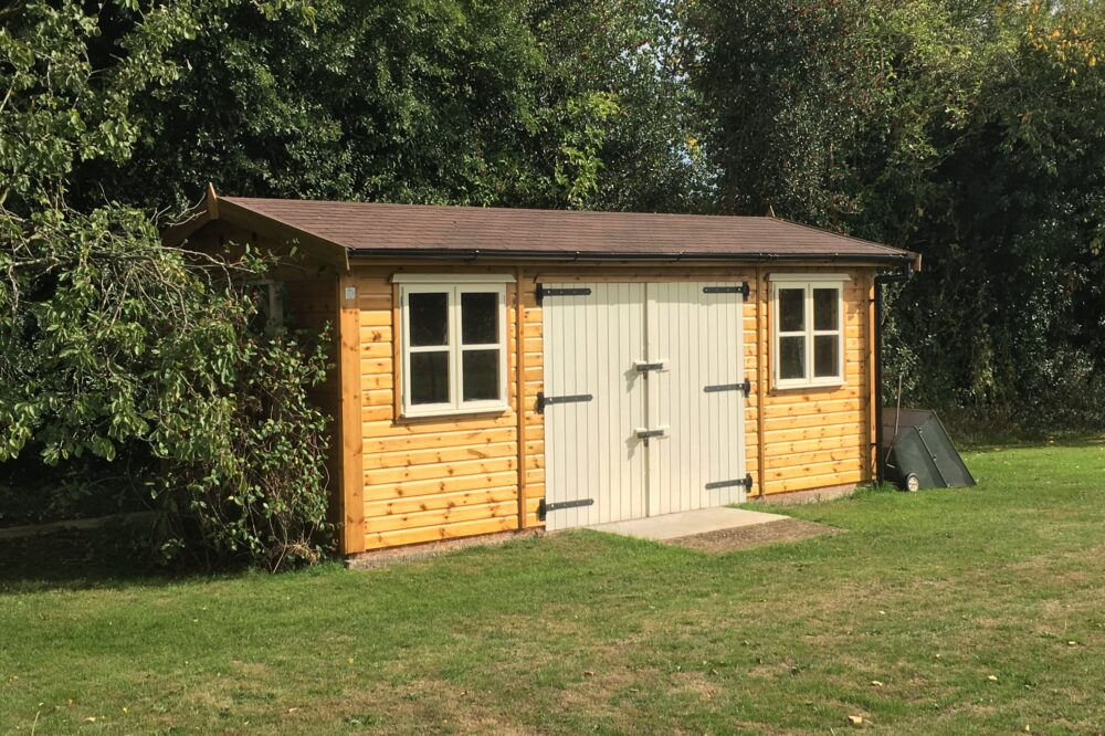 wooden garage by www.warwickbuildings.co.uk