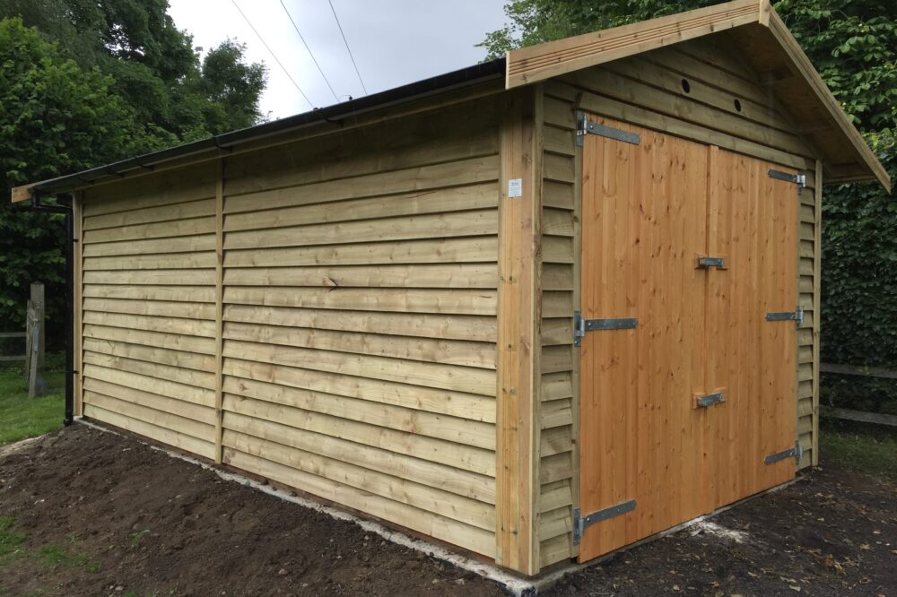 wooden garage by www.warwickbuildings.co.uk