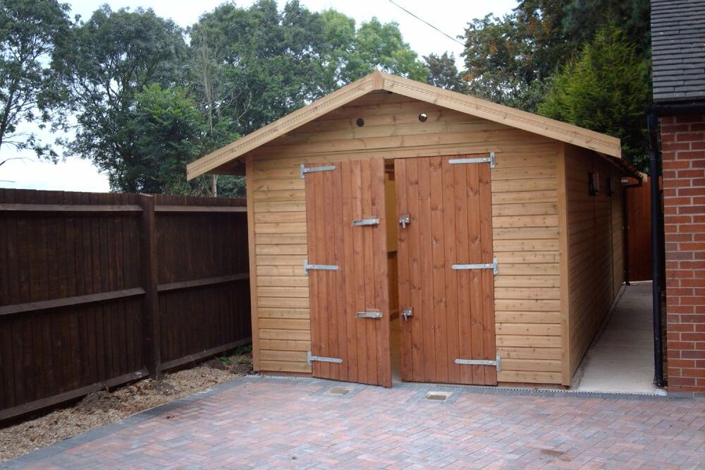 wooden garage by www.warwickbuildings.co.uk