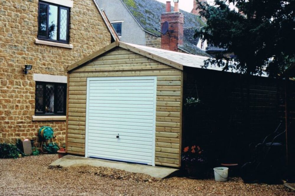 wooden garage by www.warwickbuildings.co.uk