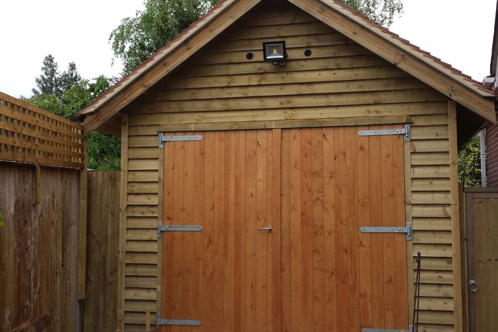 wooden garage by www.warwickbuildings.co.uk