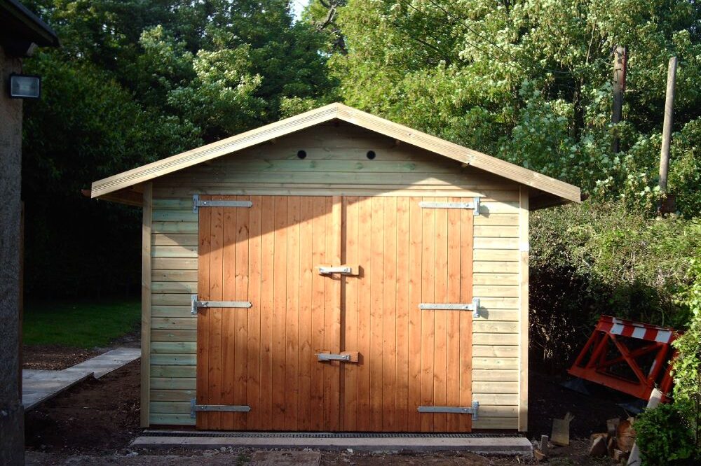 wooden garage by www.warwickbuildings.co.uk