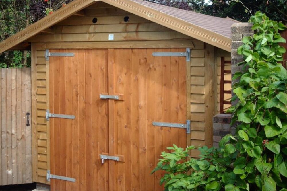 wooden garage by www.warwickbuildings.co.uk